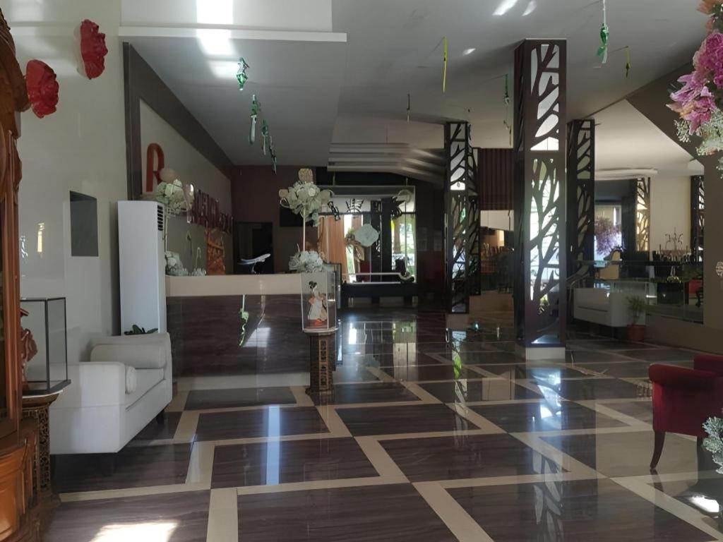 The Belagri Hotel y Convention Sorong Exterior foto